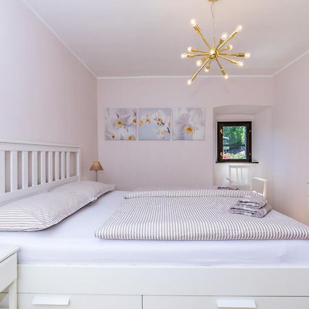 Apartments Lina Vrh  エクステリア 写真