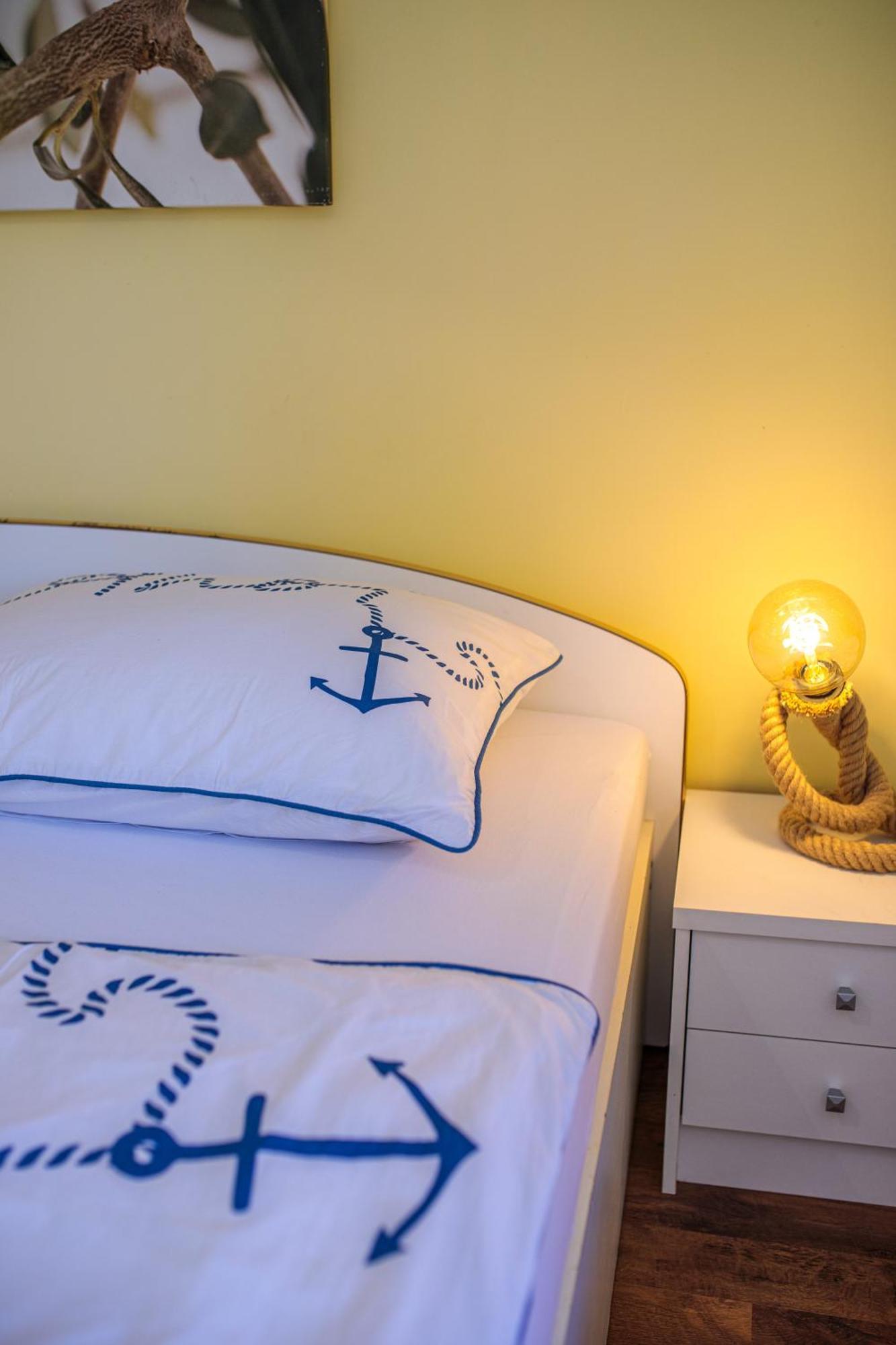 Apartments Lina Vrh  エクステリア 写真
