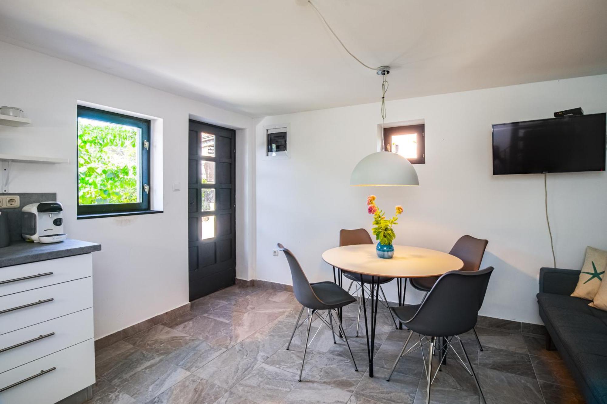 Apartments Lina Vrh  エクステリア 写真