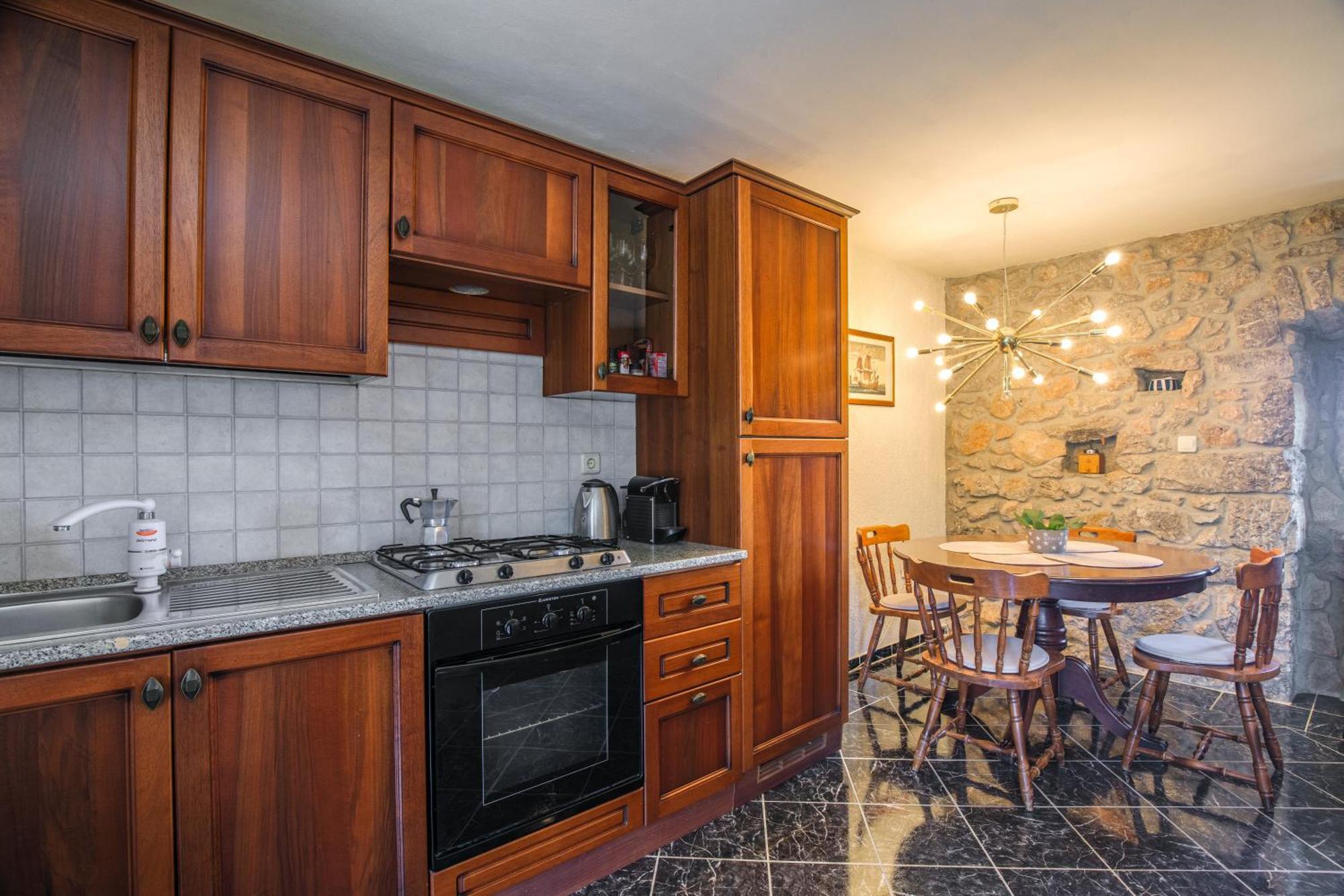 Apartments Lina Vrh  エクステリア 写真