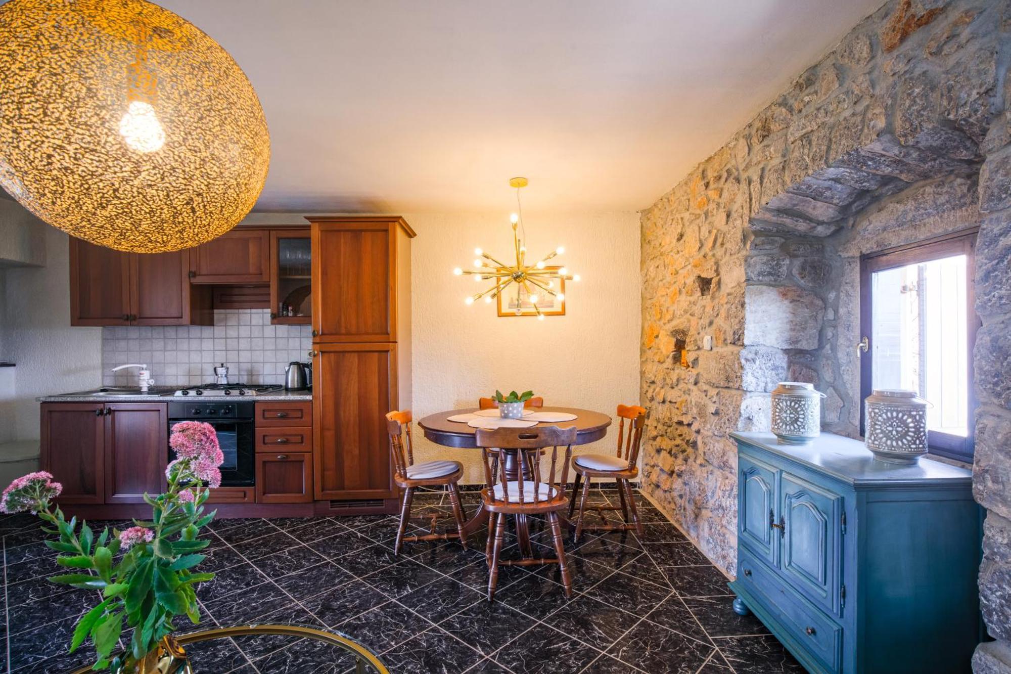 Apartments Lina Vrh  エクステリア 写真