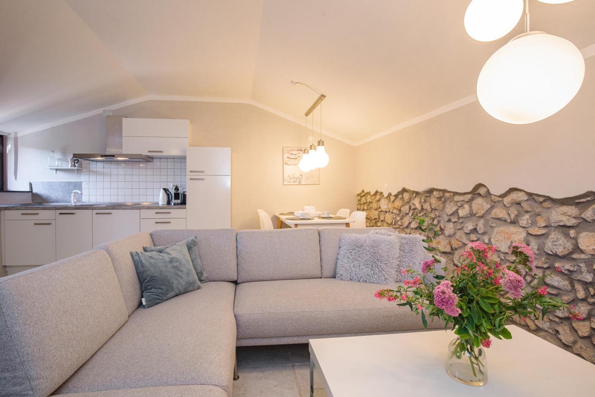 Apartments Lina Vrh  エクステリア 写真