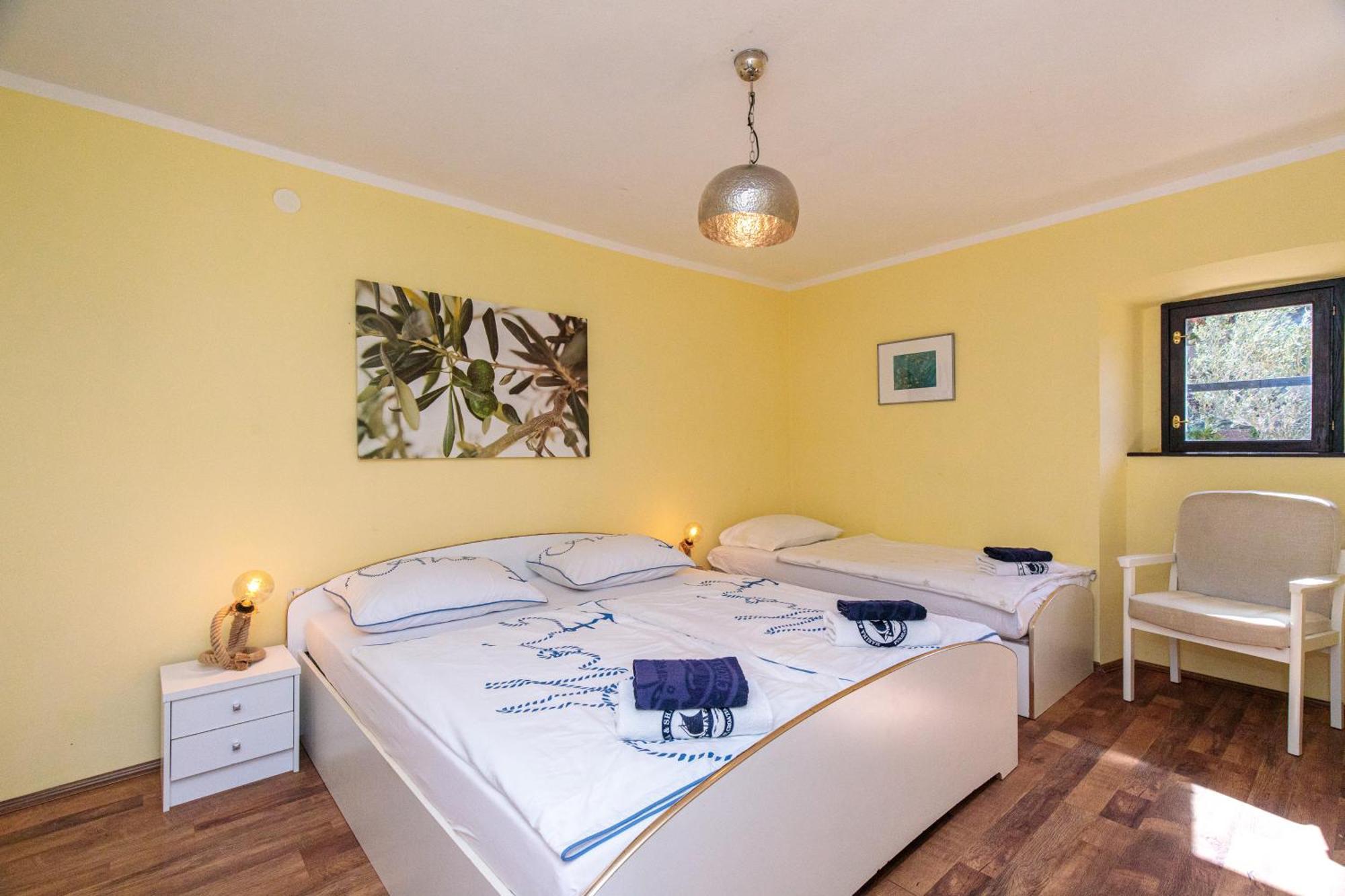 Apartments Lina Vrh  エクステリア 写真