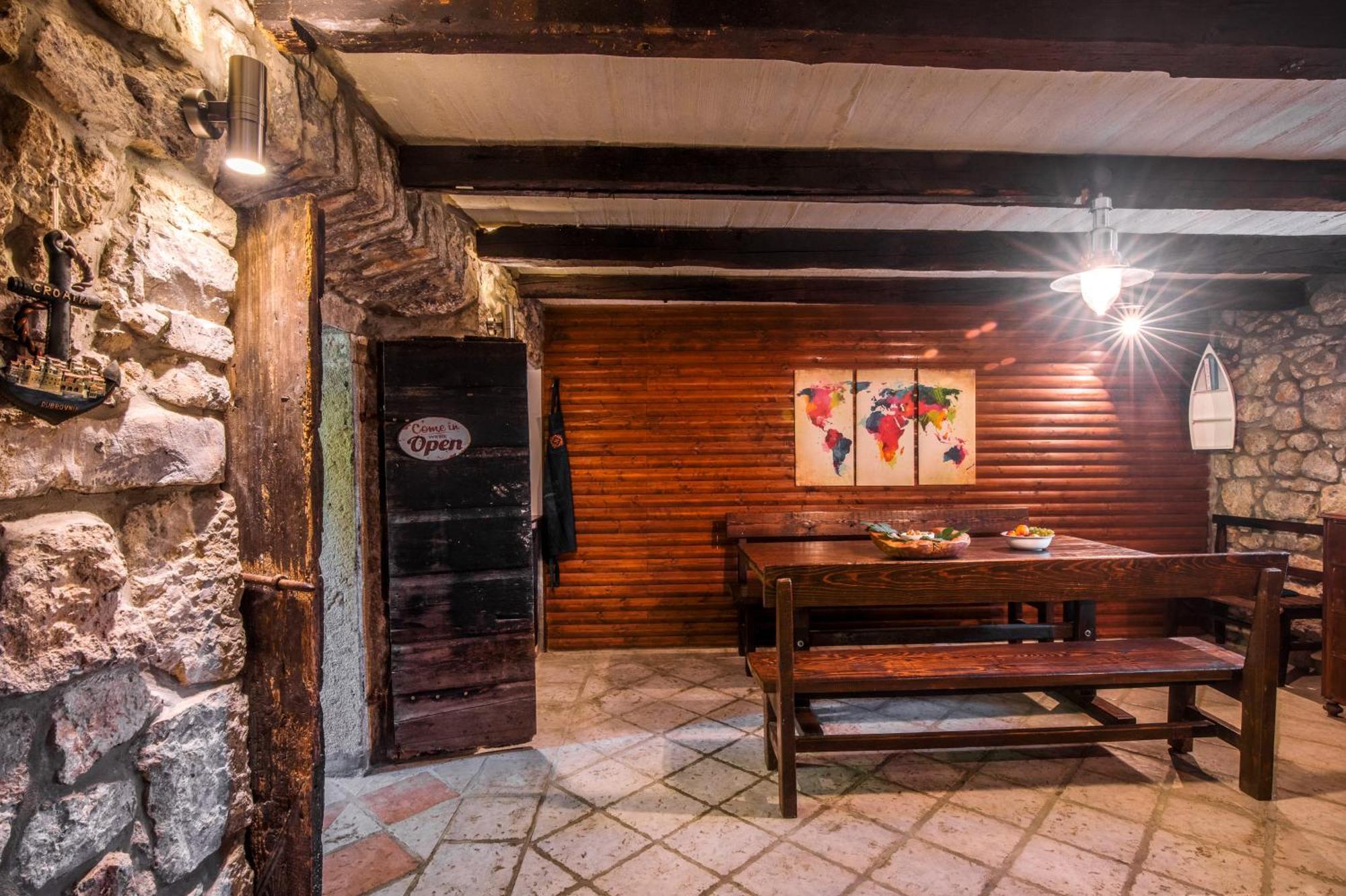 Apartments Lina Vrh  エクステリア 写真