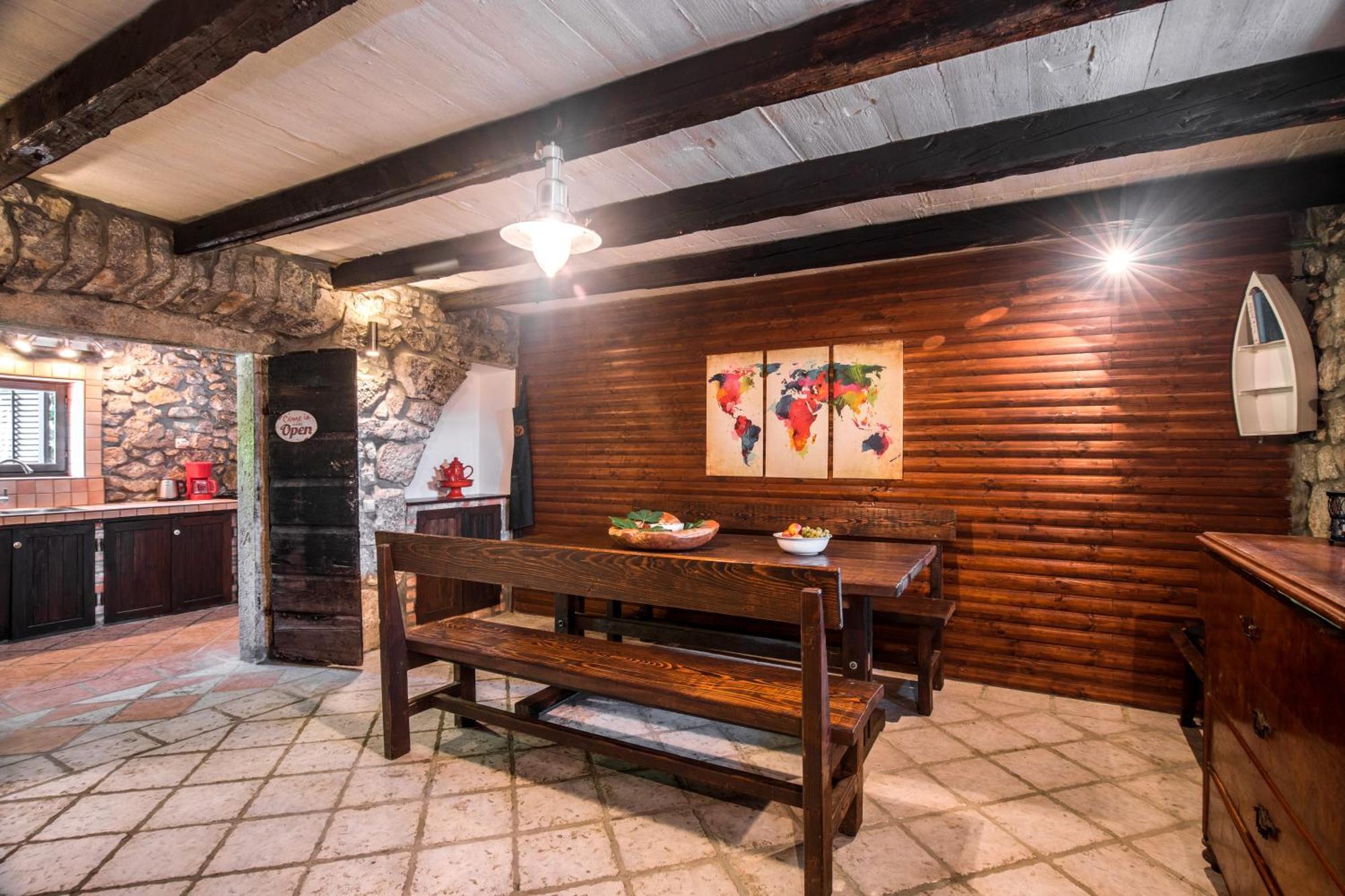 Apartments Lina Vrh  エクステリア 写真