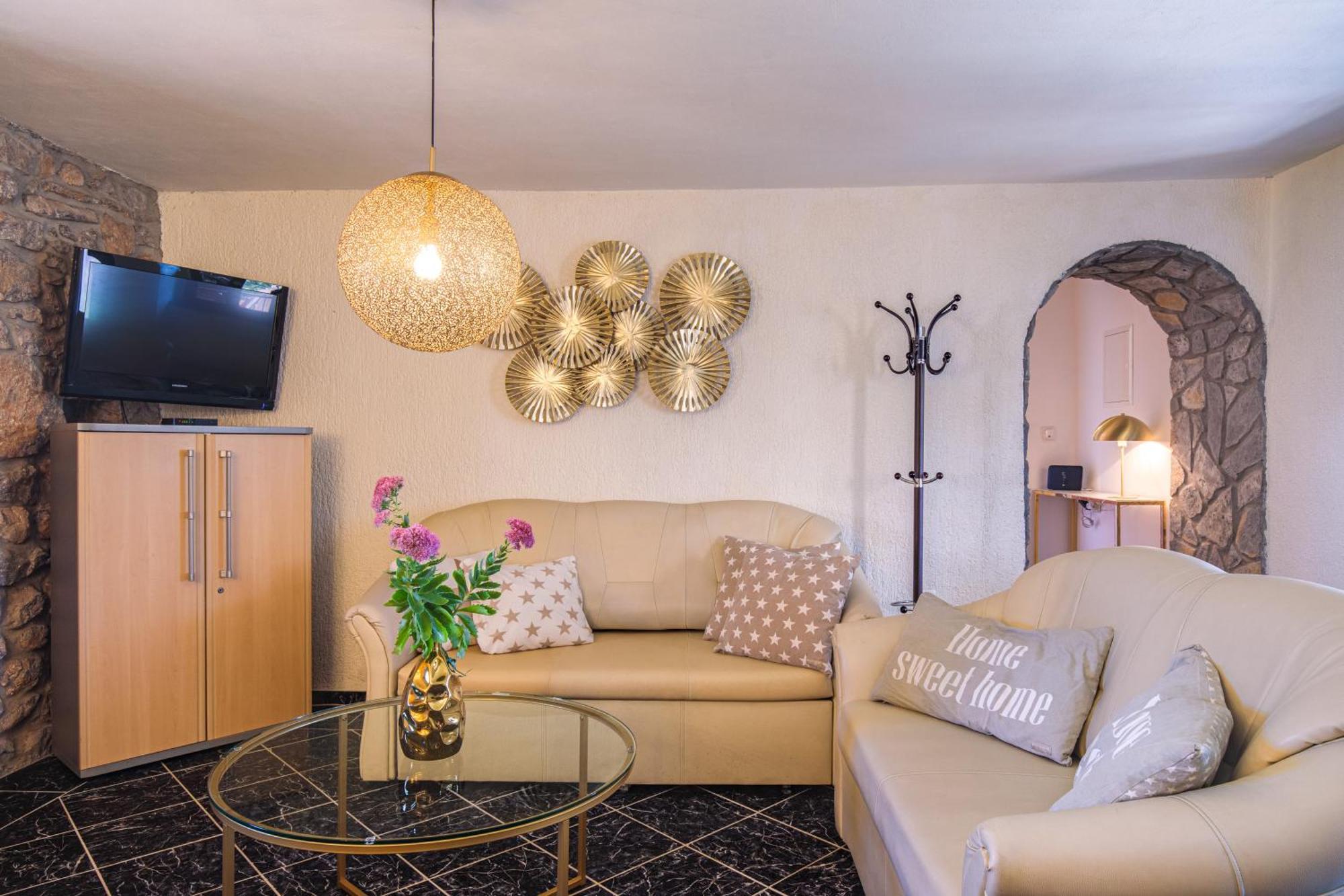 Apartments Lina Vrh  エクステリア 写真